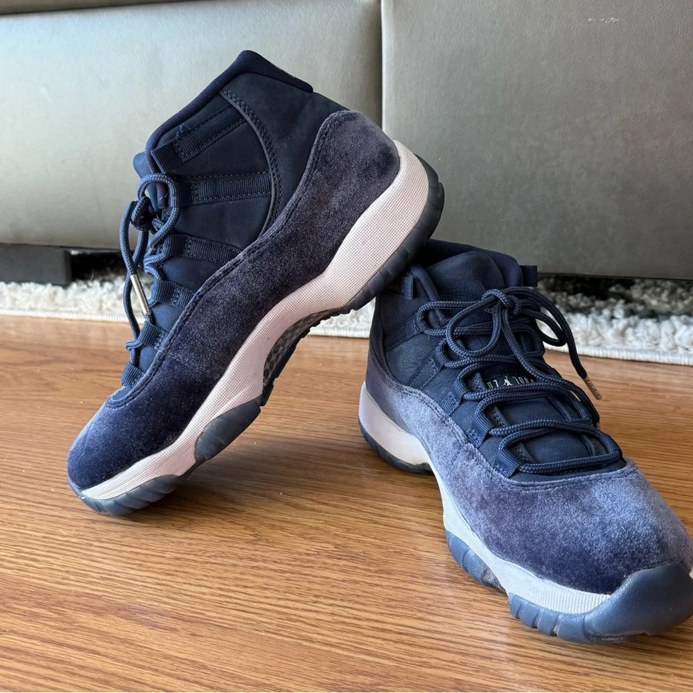 💙 Air Jordan 11 Retro “Midnight Navy Velvet” (W) • Navy Suede/Velvet • Size 9 ⭐️ - Picture 10 of 16
